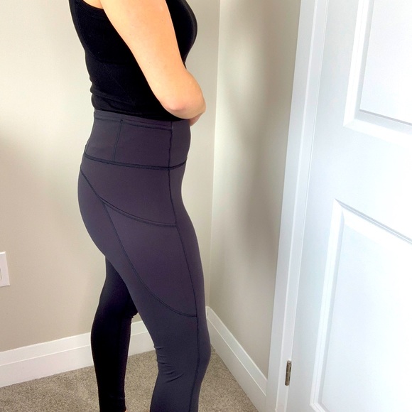 Lululemon leggings size 8 with pockets - Picture 2 of 2